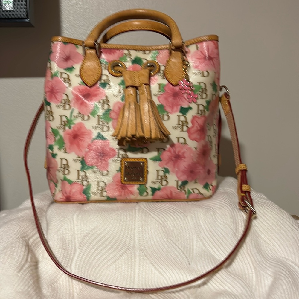 NO TRADES Dooney & Bourke bucket bag